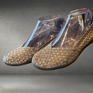 Bernie Mev Bronze Flat Shoes size 38 NWOT